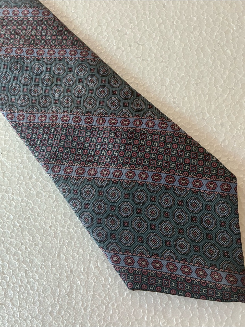 Strathmore 100% Silk Tie Geometric Pattern Tie in Blue and Burgundy Made in USA